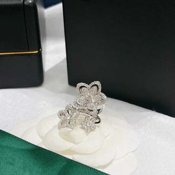 Triple Flower Sterling Silver Ring - Picture 2 of 3